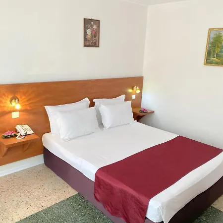 Tomis Hotel